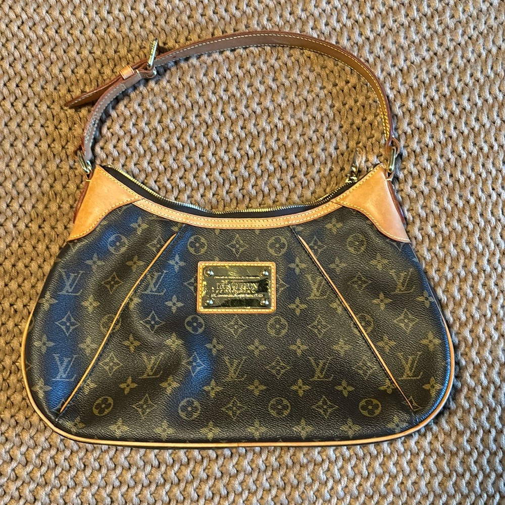 Louis Vuitton Thames GM Monogram Authentic Bag